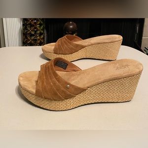 Suede Wedge Heel UGG Slides in excellent used condition.
Size 12M